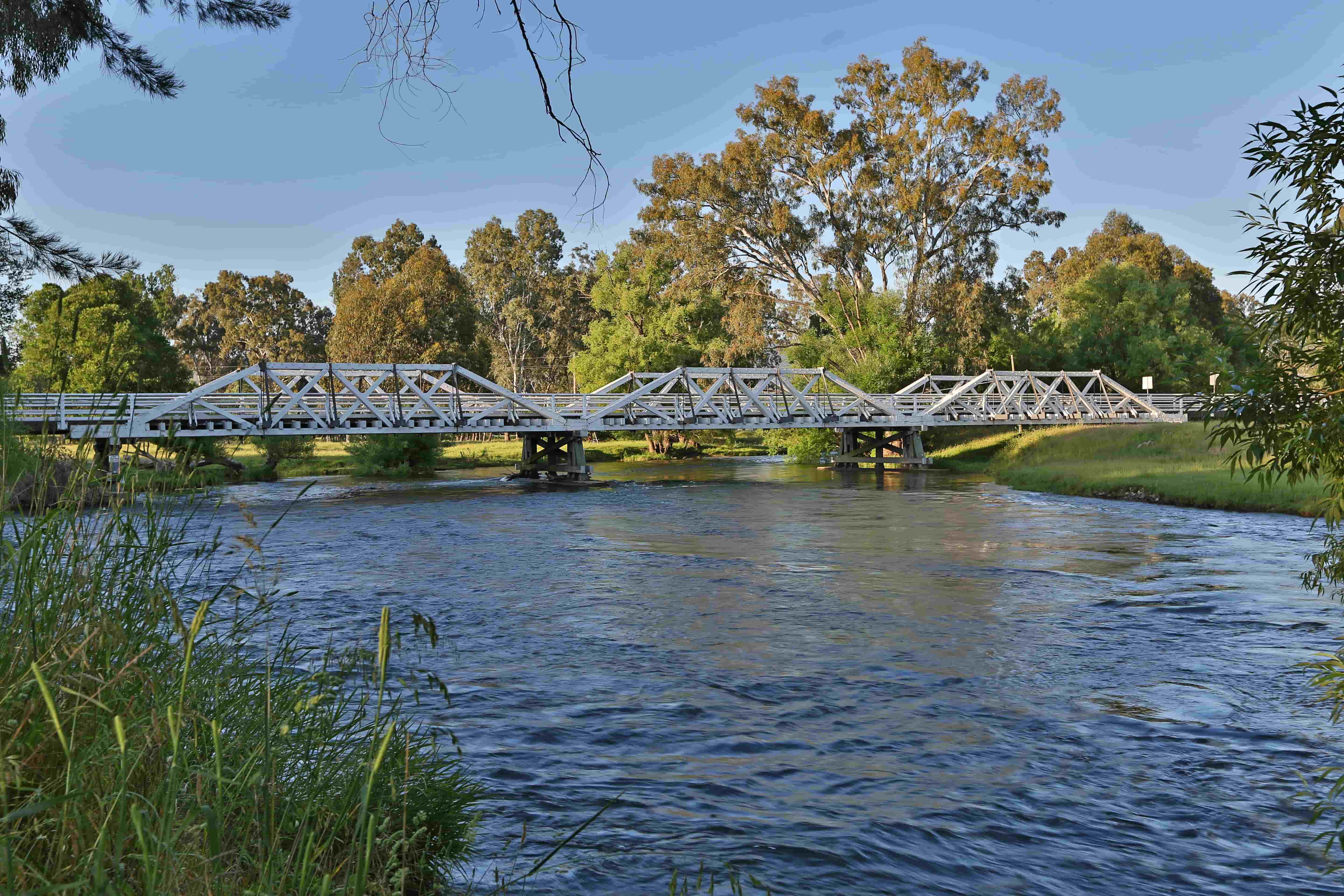 Truss bridge over the river at Junction Park